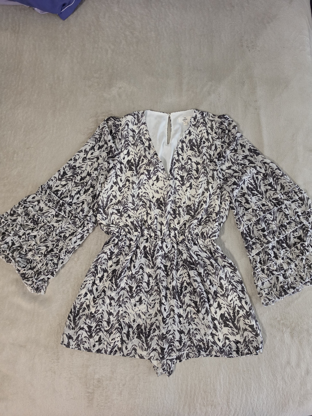 entro Black & White Printed V-Neck Romper with Bell Sleeves